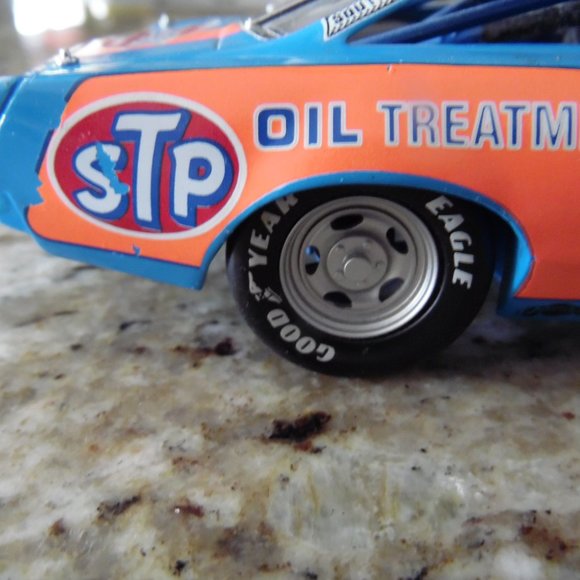 RICHARD PETTY FRANKLIN MINT #43 METAL CAR COLLECTIBLE VINTAGE - Picture 9 of 16